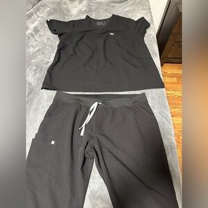 Figs Kade Cargo pants size 2XL TALL. Catarina top size 3XL. Smoke free home.